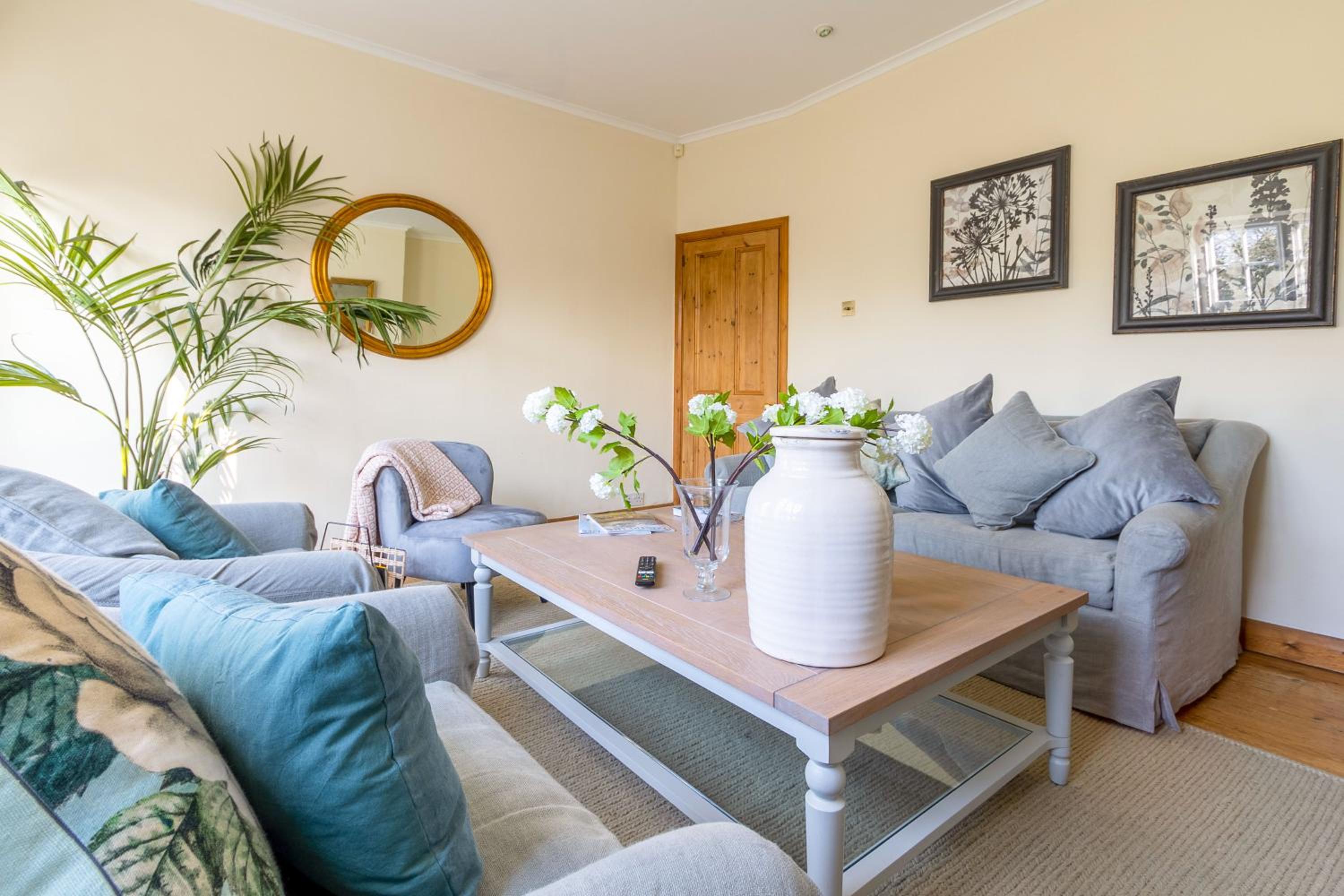 A North London Retreat Cottage, 3 bed with garden