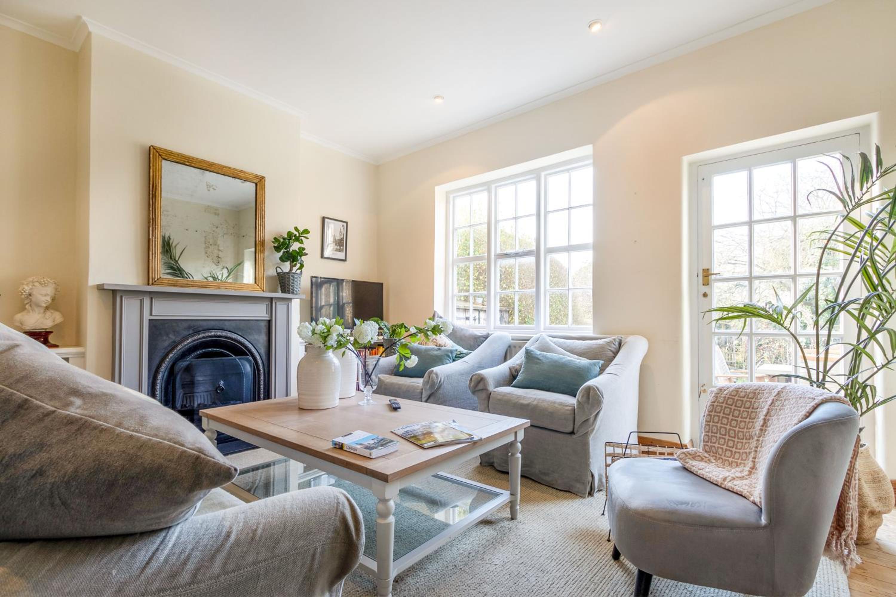 A North London Retreat Cottage, 3 bed with garden