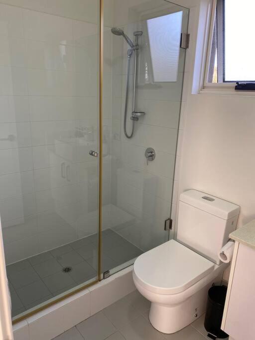 Smart Modern Close City/Airport WIFI/Park/Netflix