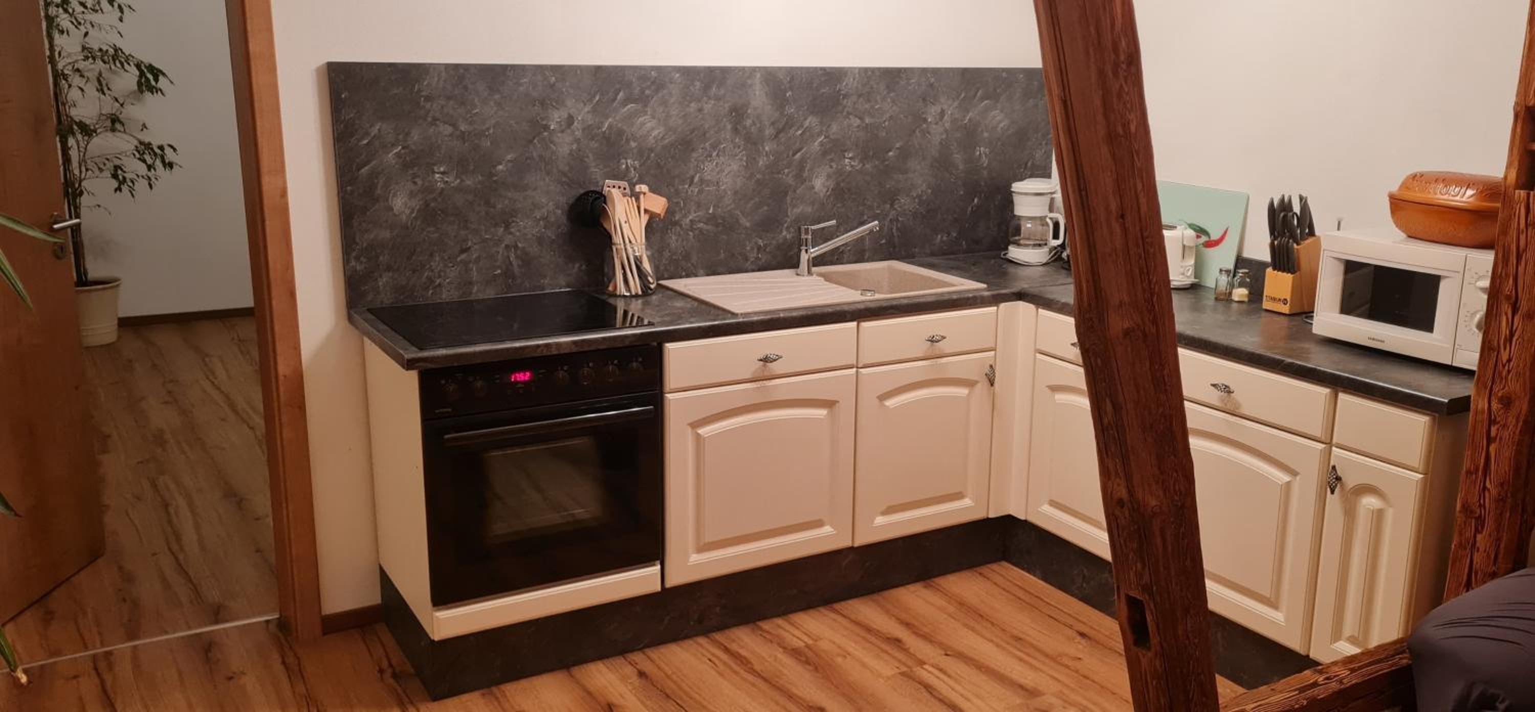Gastehaus Hirschstein - Hochwertige Ferienwohnung in sehr ruhiger Lage direkt am Fluss Goltzsch - Property Image 26