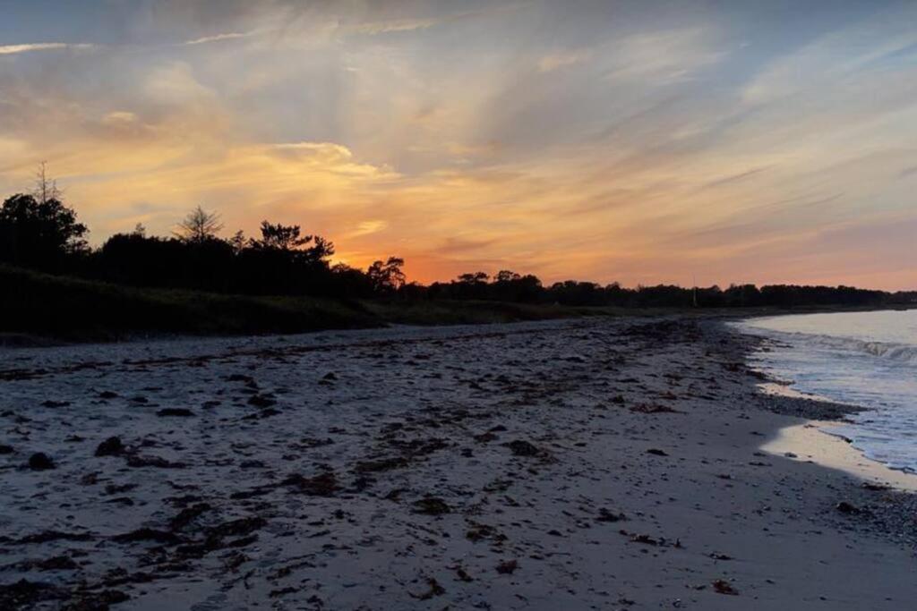 Hyggeligt og lyst feriehus nær stranden i Klint