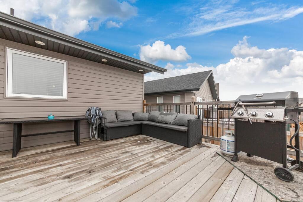 Modern House Fenced Back Yard BBQ Garage