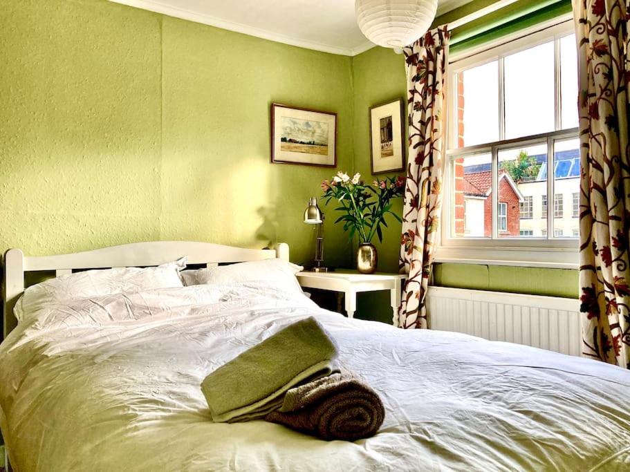 Charming 1 bed loft in 16C house in city centre view 2