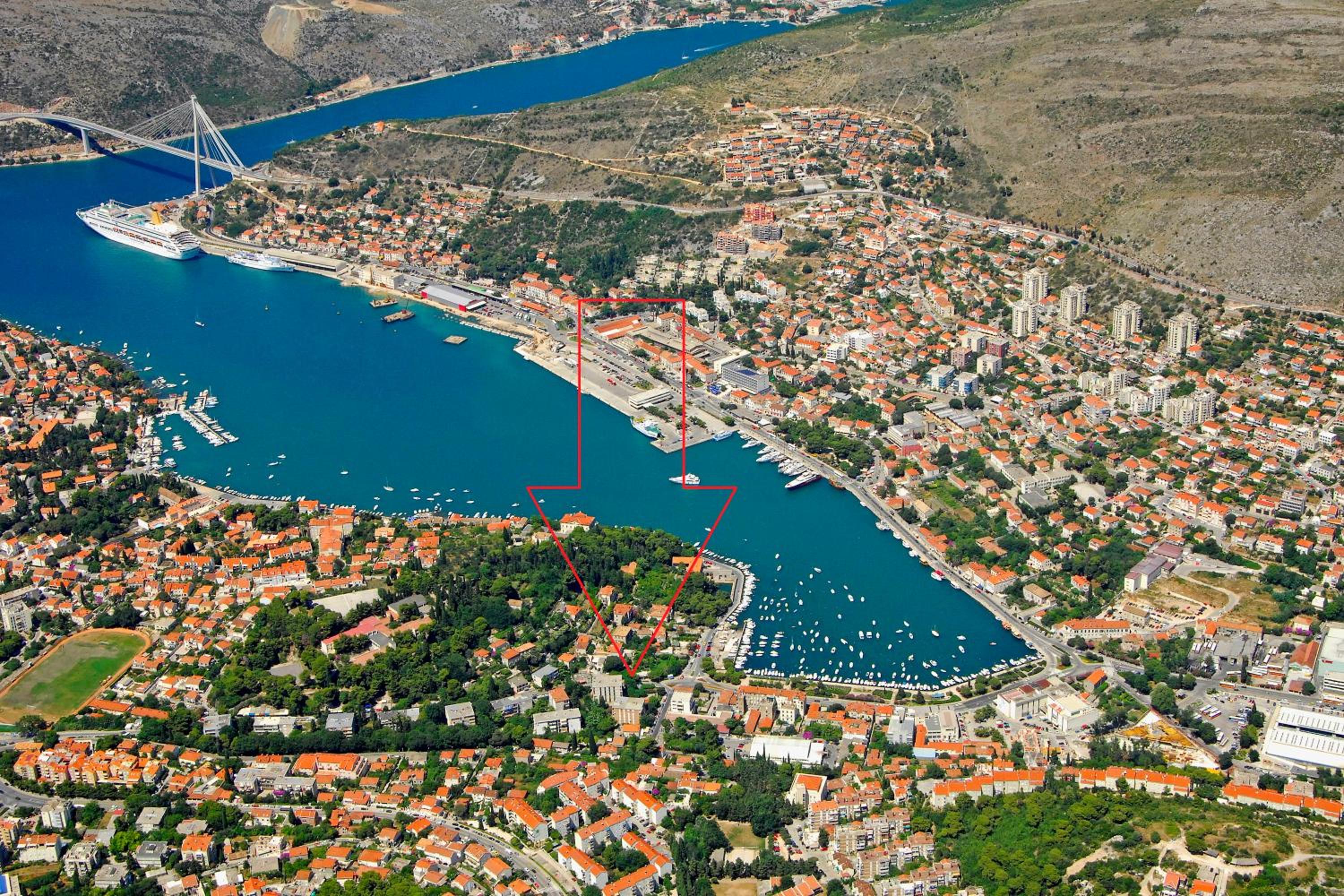 Batala1-City marina apartment with secured private parking