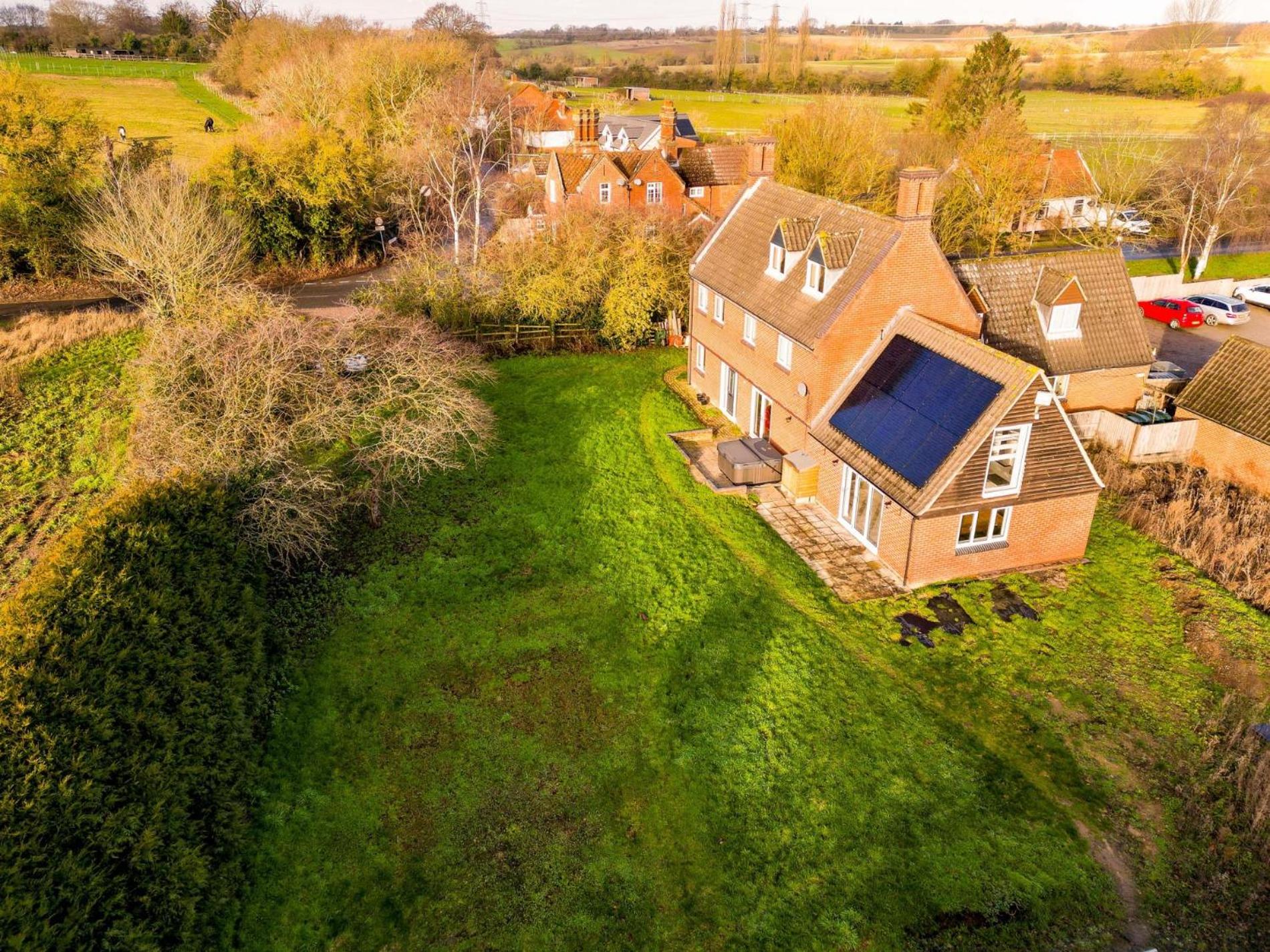 Unique 5BD Farm House Perfect for Relaxing view 4