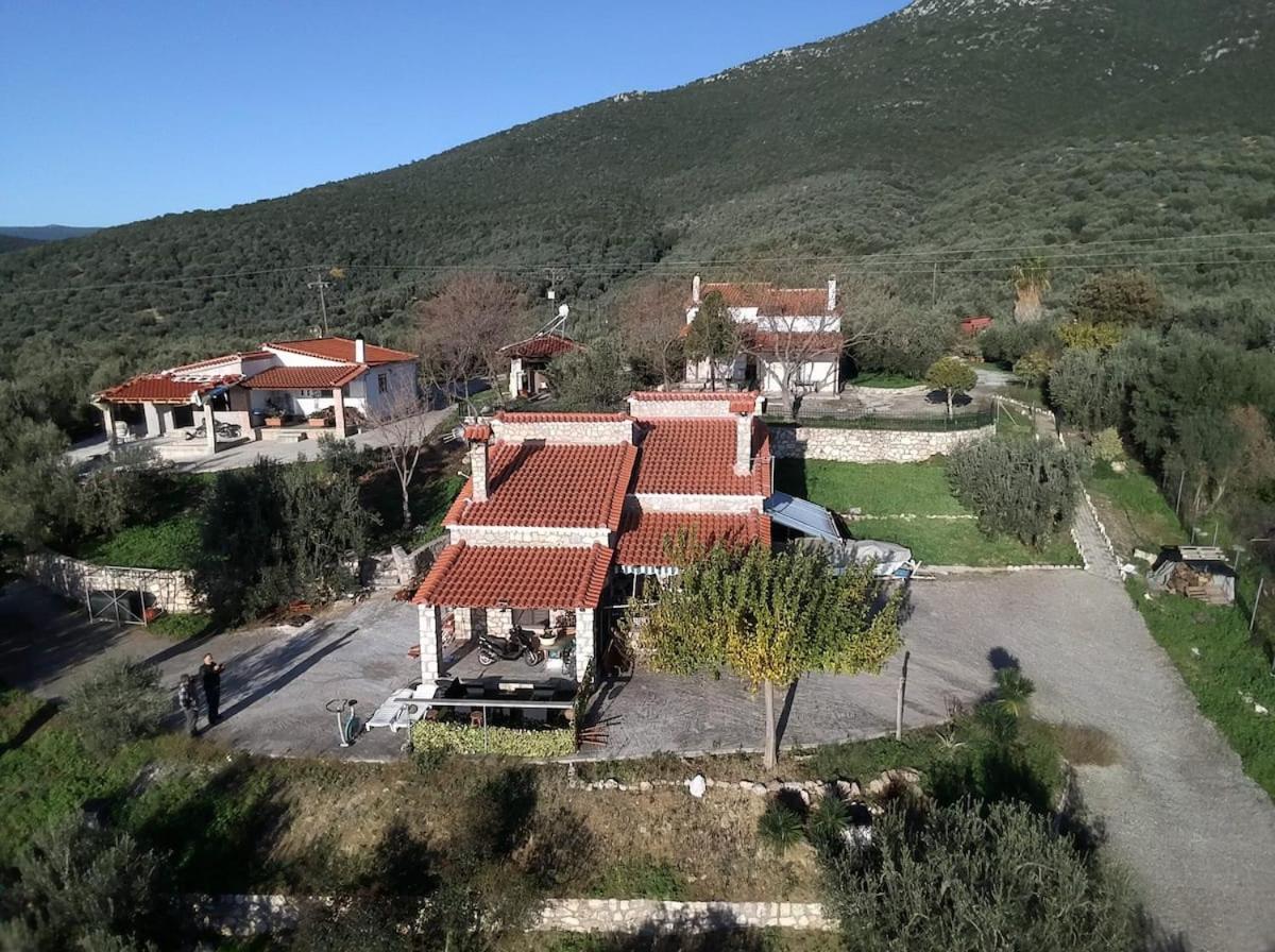 SIX INDEPENDENT HOUSES BY THE sea view 3