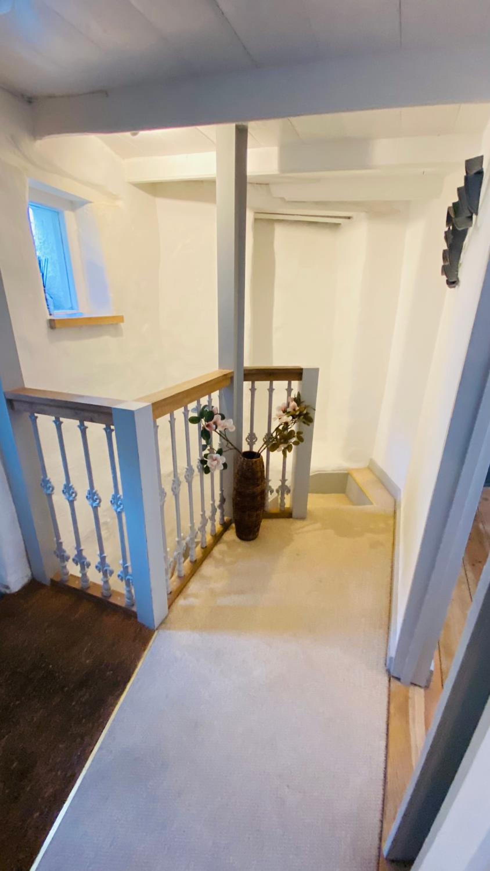 SPINDRIFT is A Beautiful Newly Refurbished THREE BEDROOM Private Family House located on the OLD HARBOUR and the COASTAL PATH in the Heart of Beautiful POL