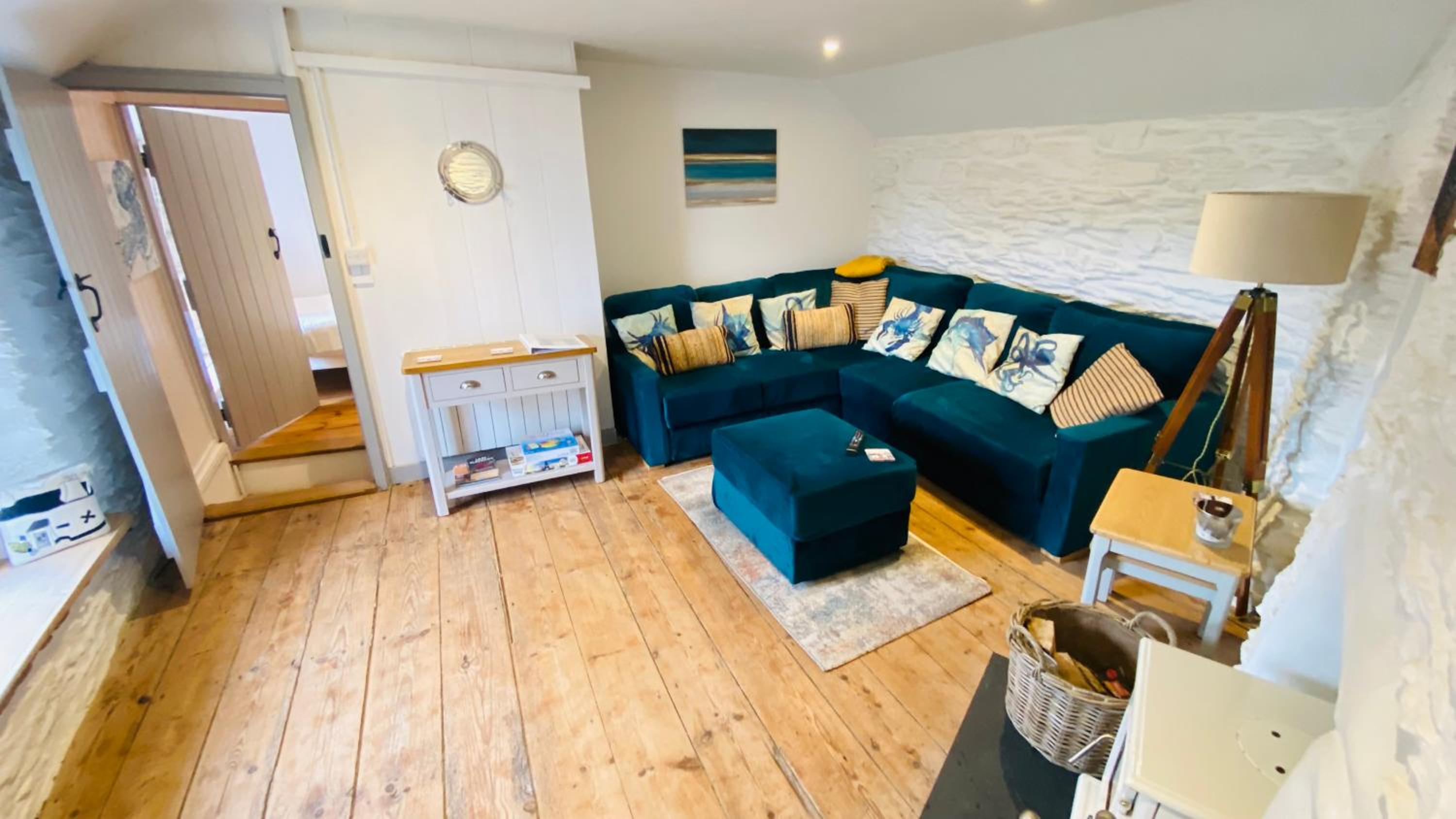 SPINDRIFT is A Beautiful Newly Refurbished THREE BEDROOM Private Family House located on the OLD HARBOUR and the COASTAL PATH in the Heart of Beautiful POL