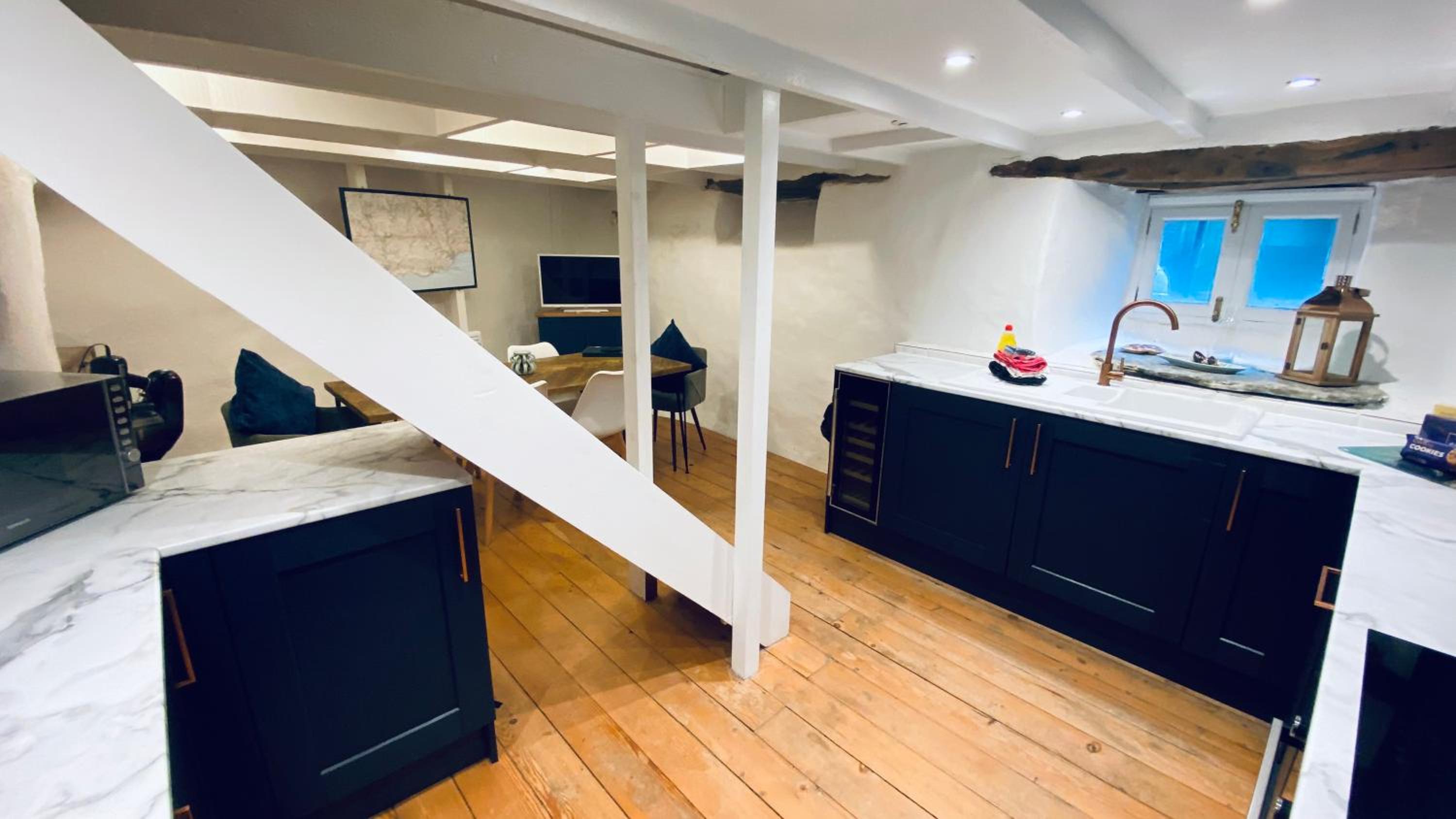 SPINDRIFT is A Beautiful Newly Refurbished THREE BEDROOM Private Family House located on the OLD HARBOUR and the COASTAL PATH in the Heart of Beautiful POL