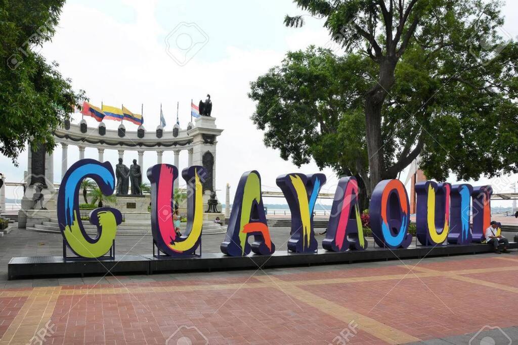 Remodeled Downtown Apartment - Centro de Guayaquil