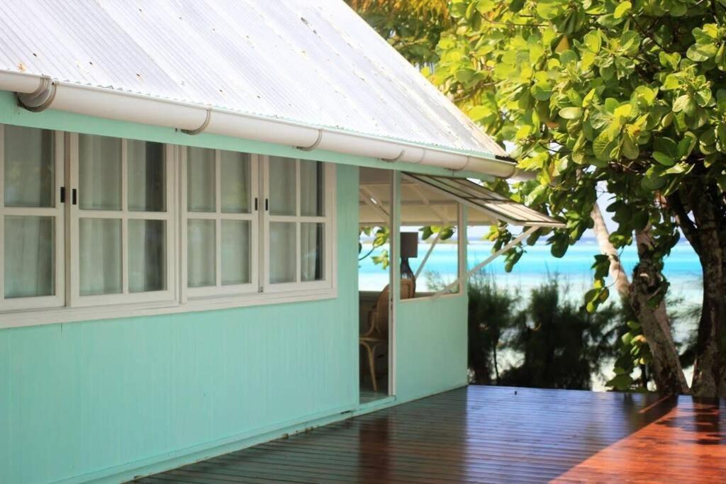 Fare Eimeo - Local-Chic Beachfront Cottage view 2