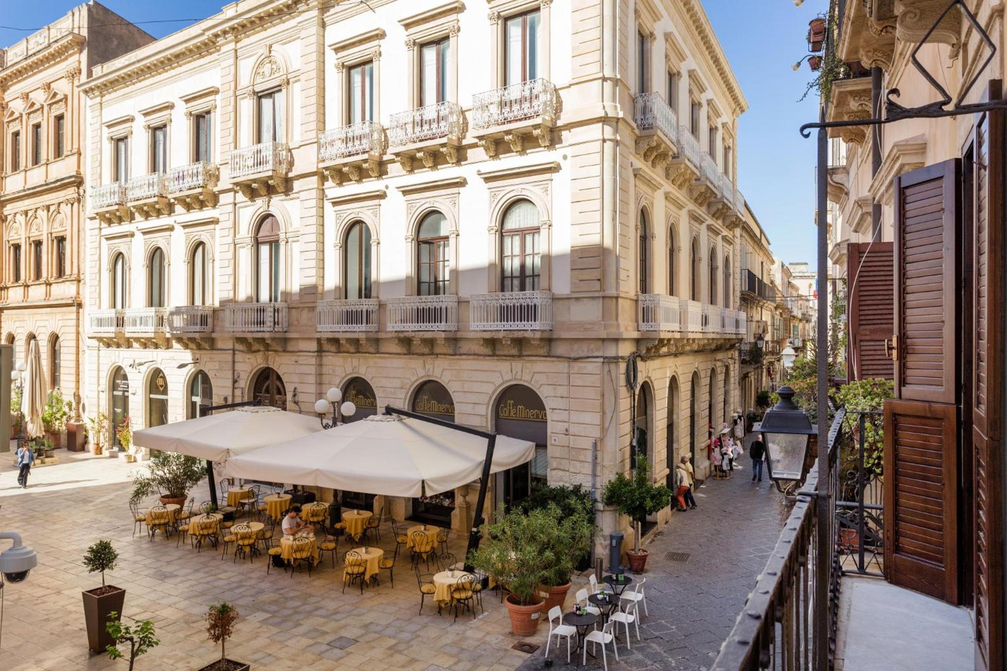 Casa dei Leoni Balcony on Piazza Duomo Ortigia view 5