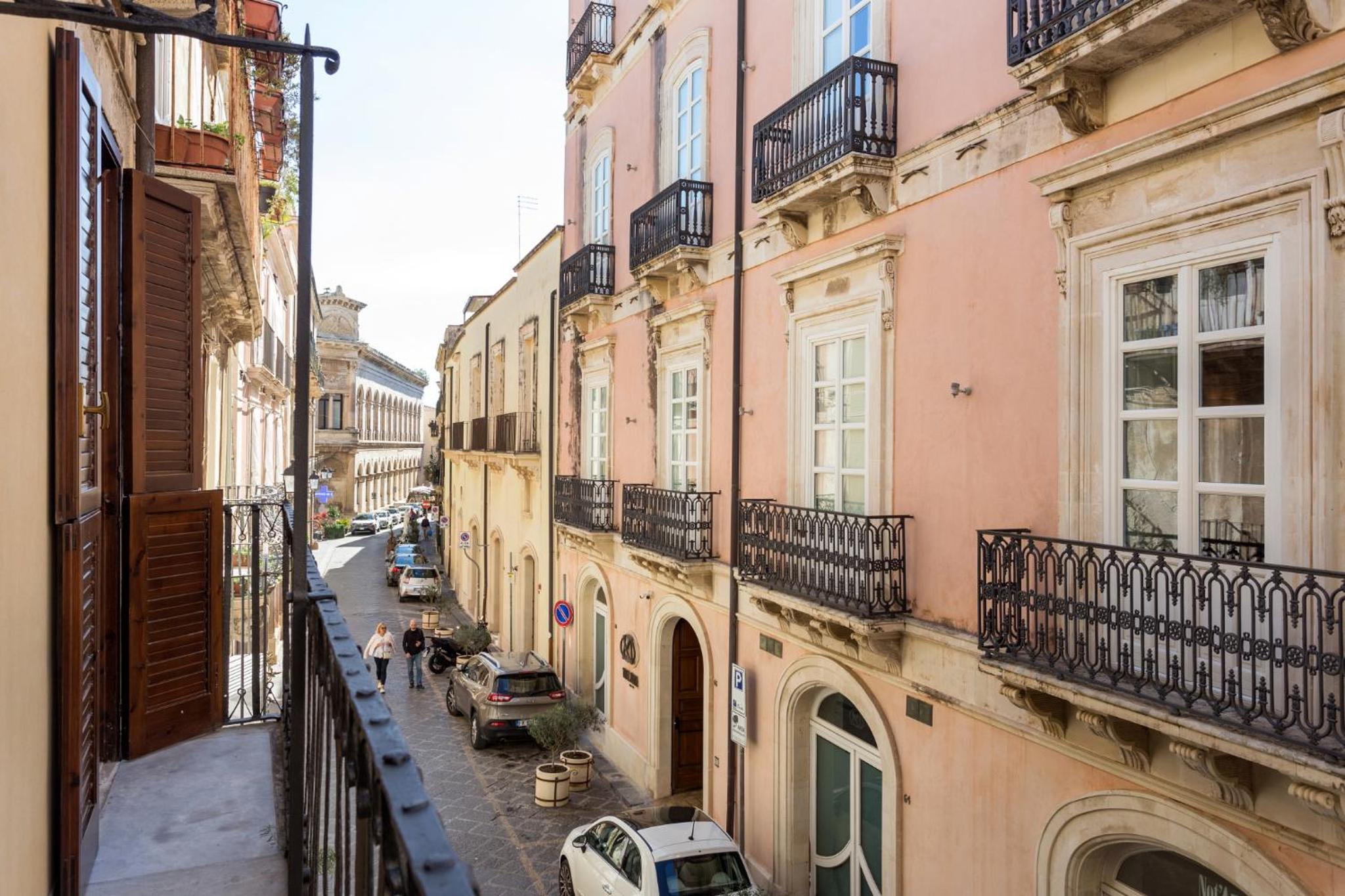 Casa dei Leoni Balcony on Piazza Duomo Ortigia view 3