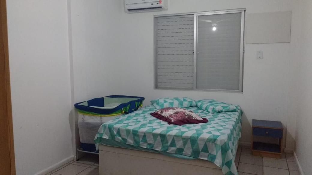 Canasvieiras Apto 150m da praia churrasqueira e garagem