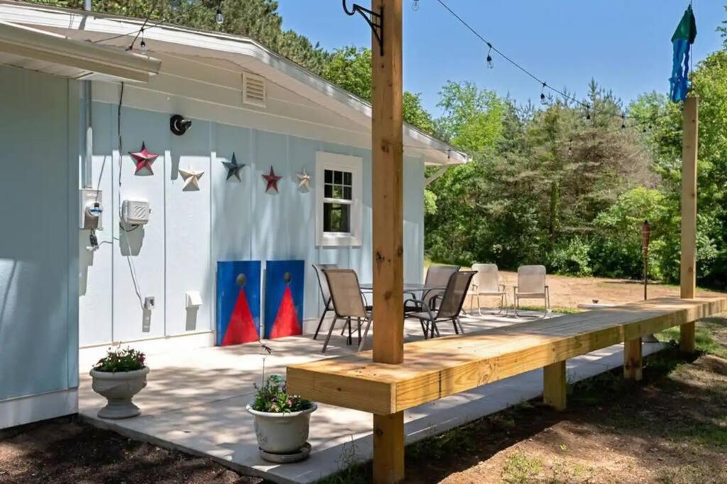 Little Blue Cottage: a wooded getaway near beaches and towns view 2