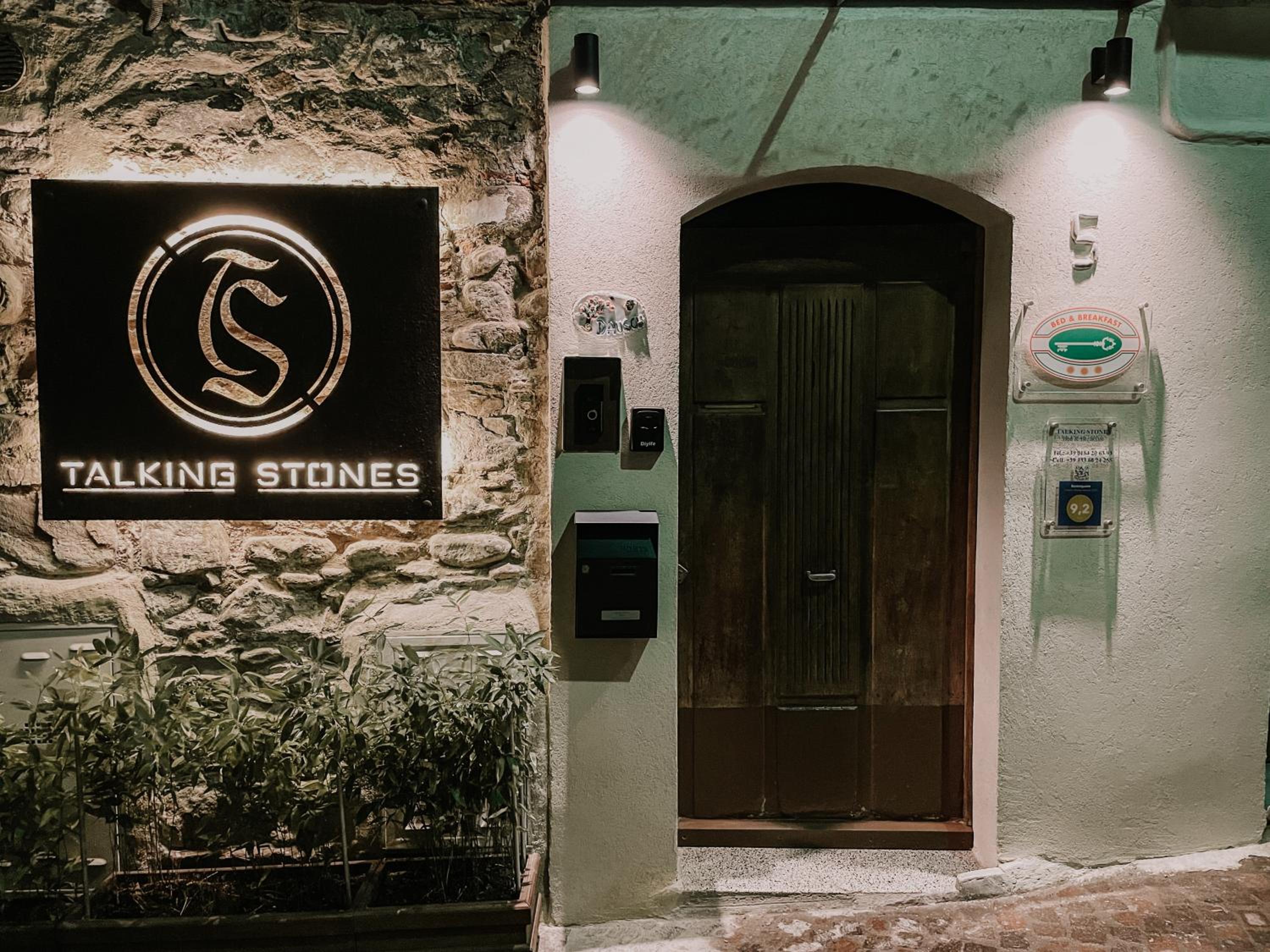 Hotel Talking Stones