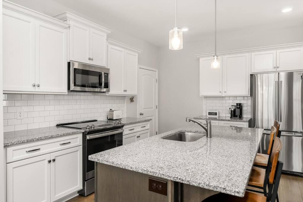 Beautiful Home with Lake and Marina Access, Firepit, Golf Cart Included