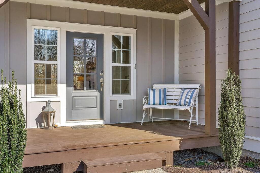 Beautiful Home with Lake and Marina Access, Firepit, Golf Cart Included