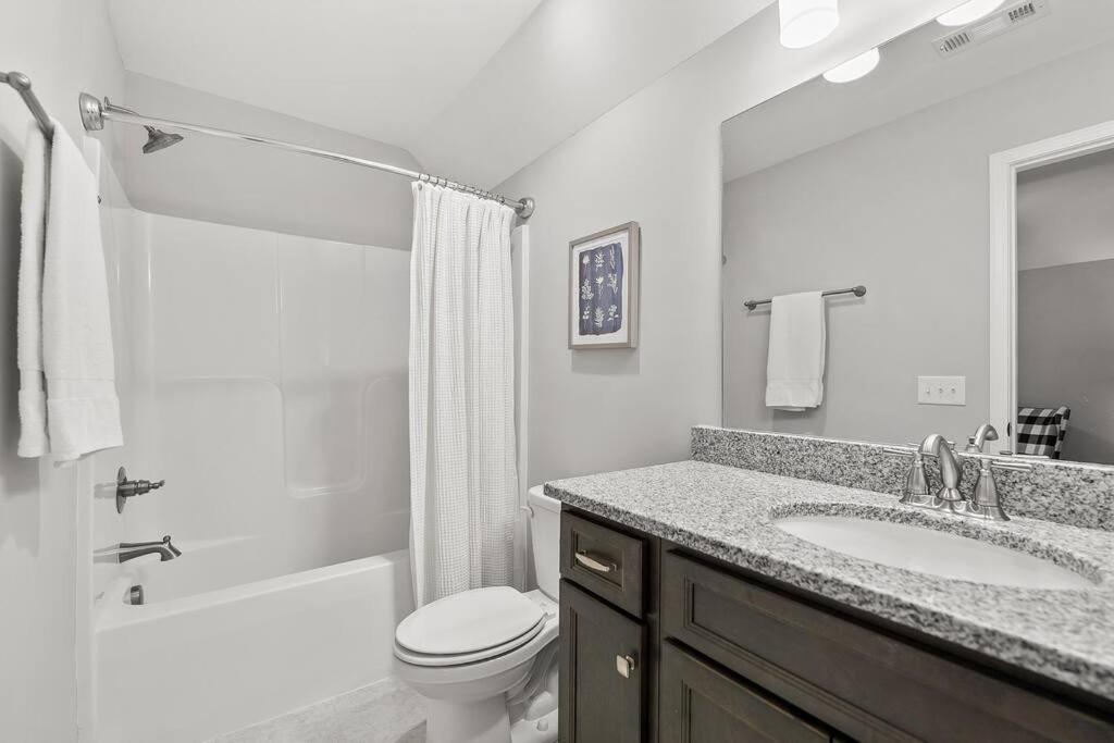 Beautiful Home with Lake and Marina Access, Firepit, Golf Cart Included