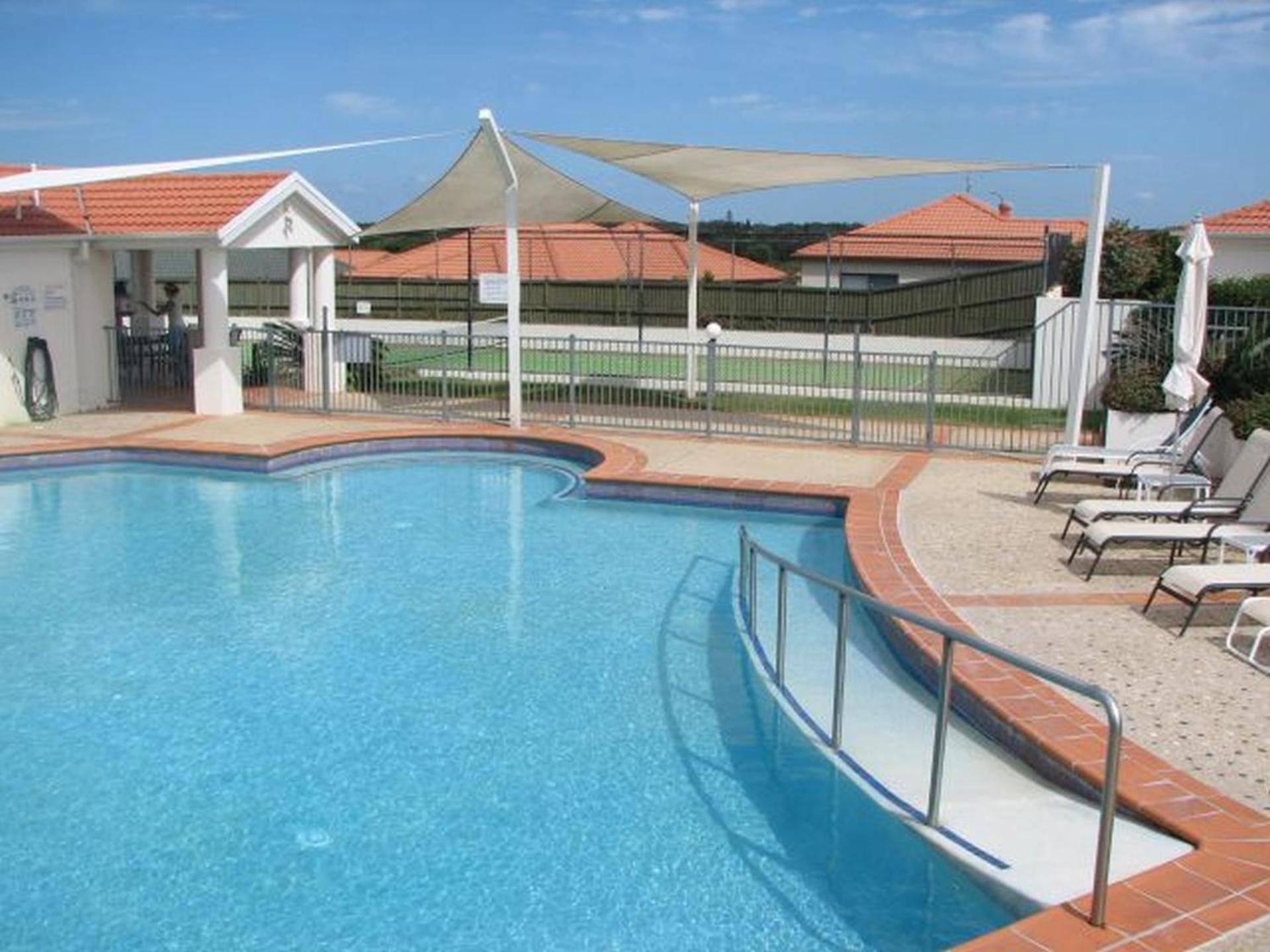 Beach Time - Townhouse with Pool Access