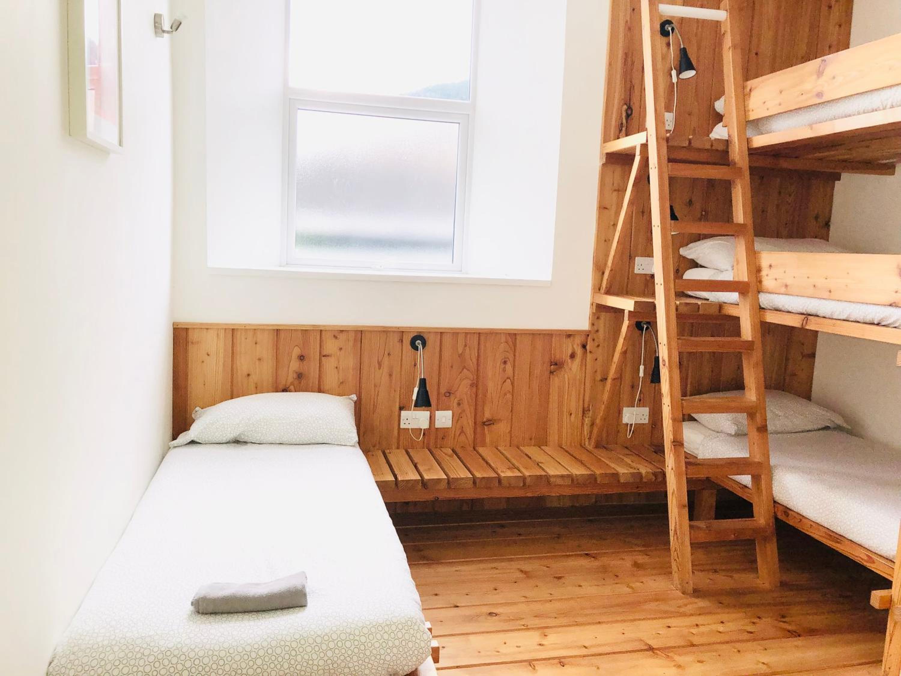 Afan Forest BunkHouse-Fantastic 6 Rooms -Sleeps 23 view 4