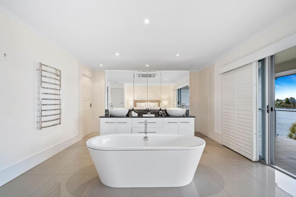 Sorrento Waterfront Retreat & Pool