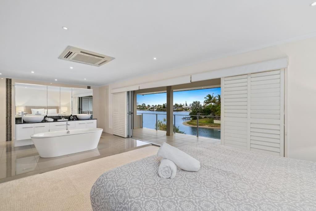 Sorrento Waterfront Retreat & Pool
