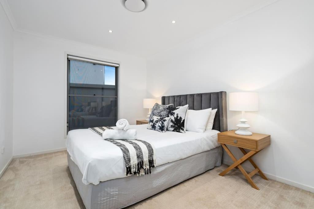 Sorrento Waterfront Retreat & Pool