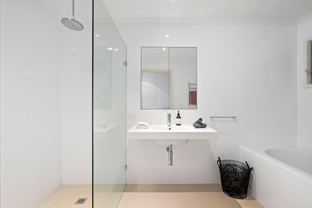 Sorrento Waterfront Retreat & Pool
