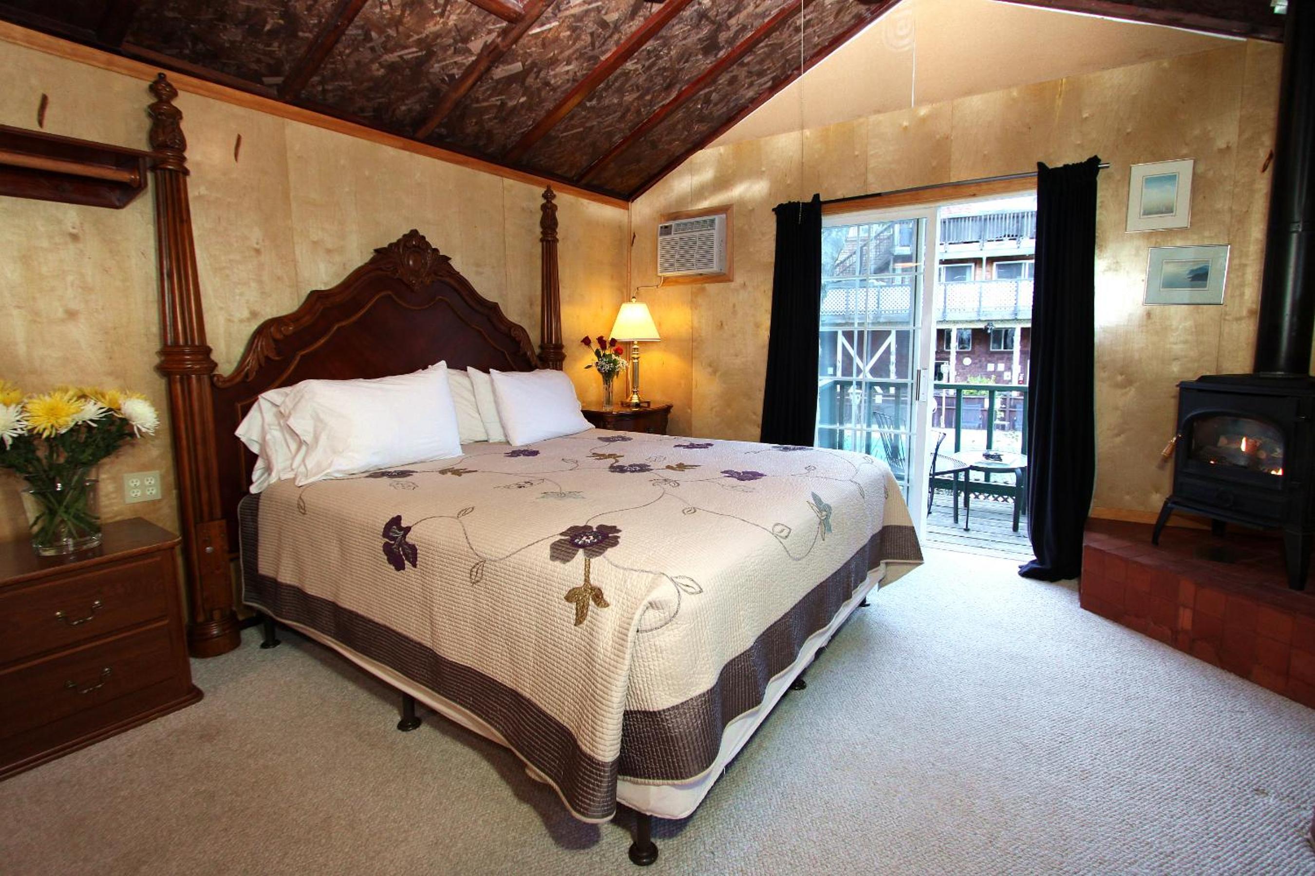 The Woods Hotel - Gay LGBTQ Cabins