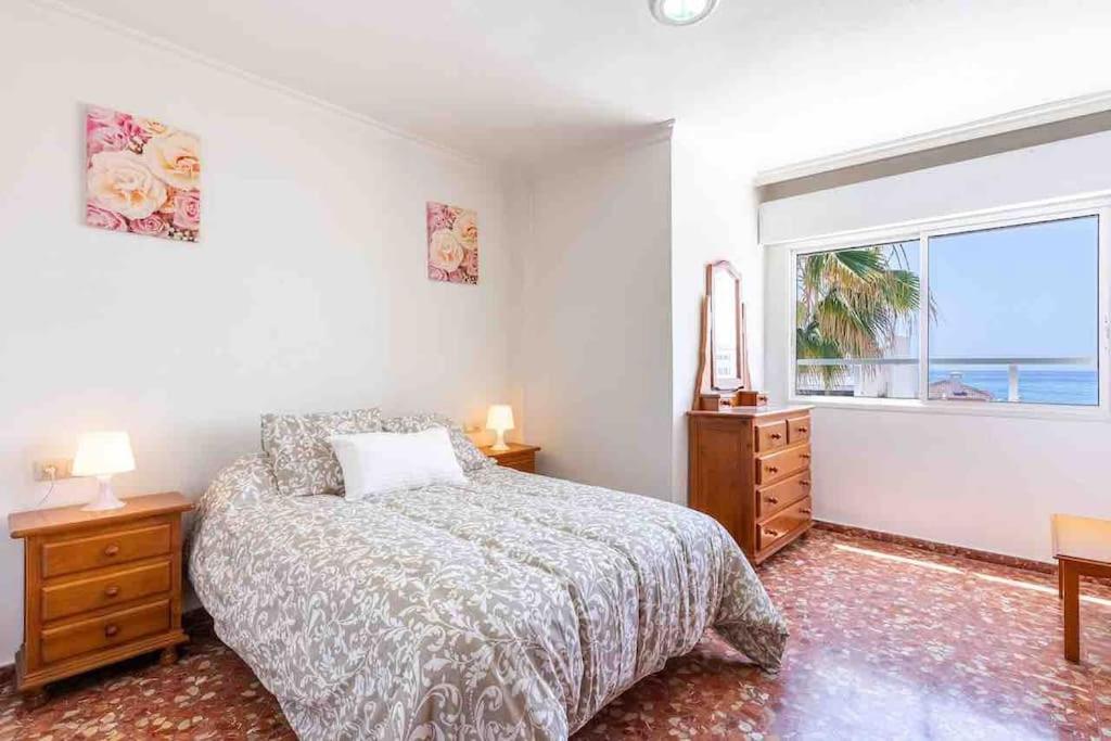 apartamento cala del moral pegado al mar