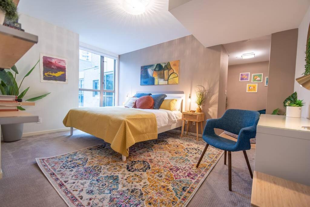 Heart of Downtown King Suite/Parkng/Pool/Gym/Sauna