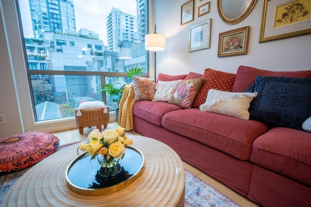 Heart of Downtown King Suite/Parkng/Pool/Gym/Sauna