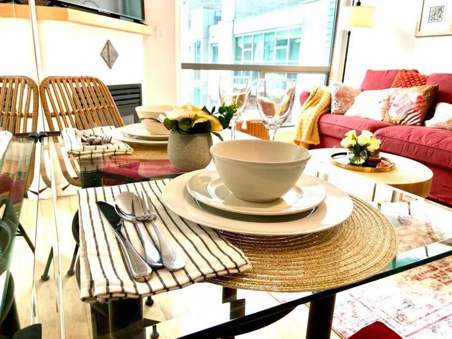 Heart of Downtown King Suite/Parkng/Pool/Gym/Sauna