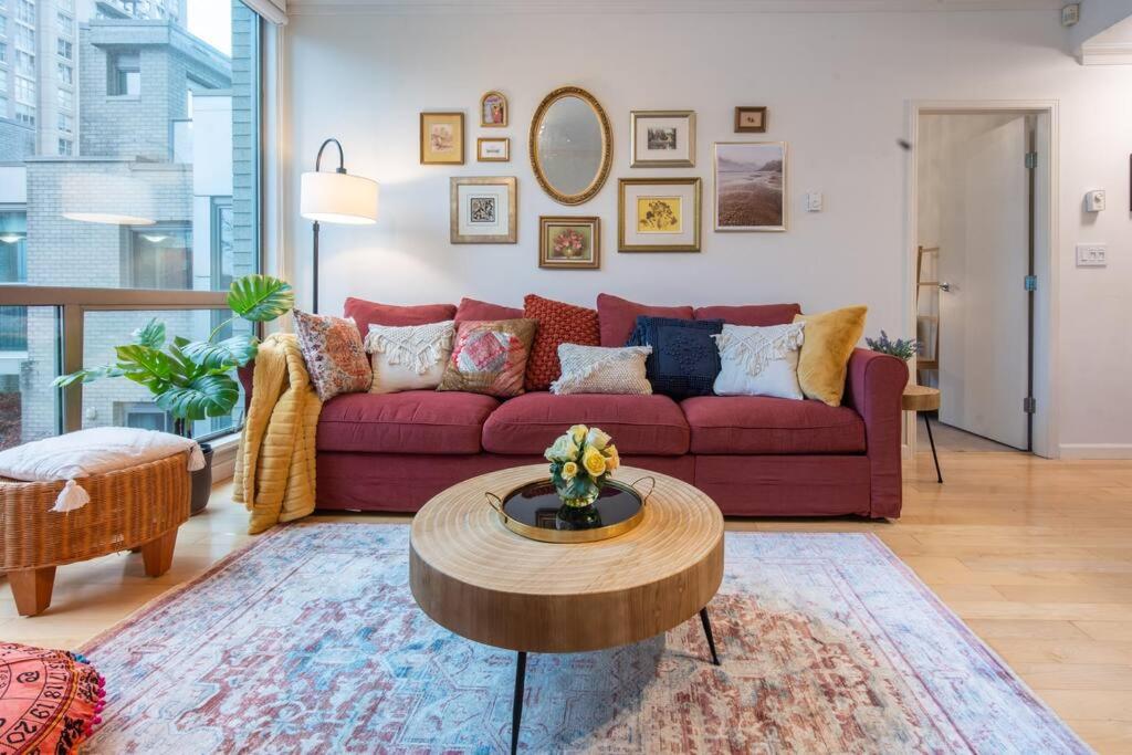 Heart of Downtown King Suite/Parkng/Pool/Gym/Sauna