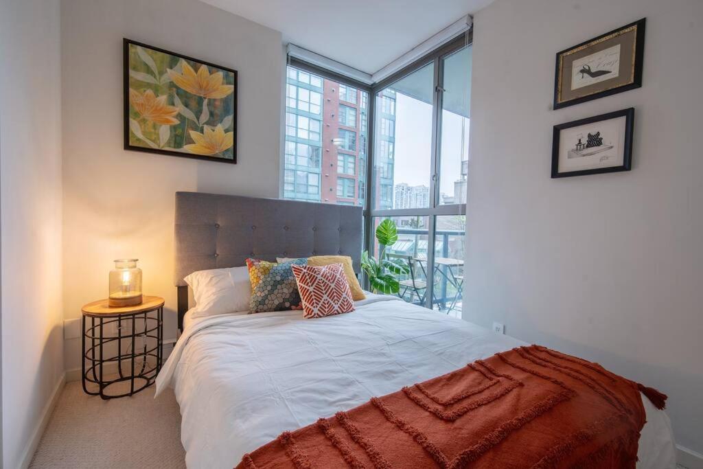 Heart of Downtown King Suite/Parkng/Pool/Gym/Sauna