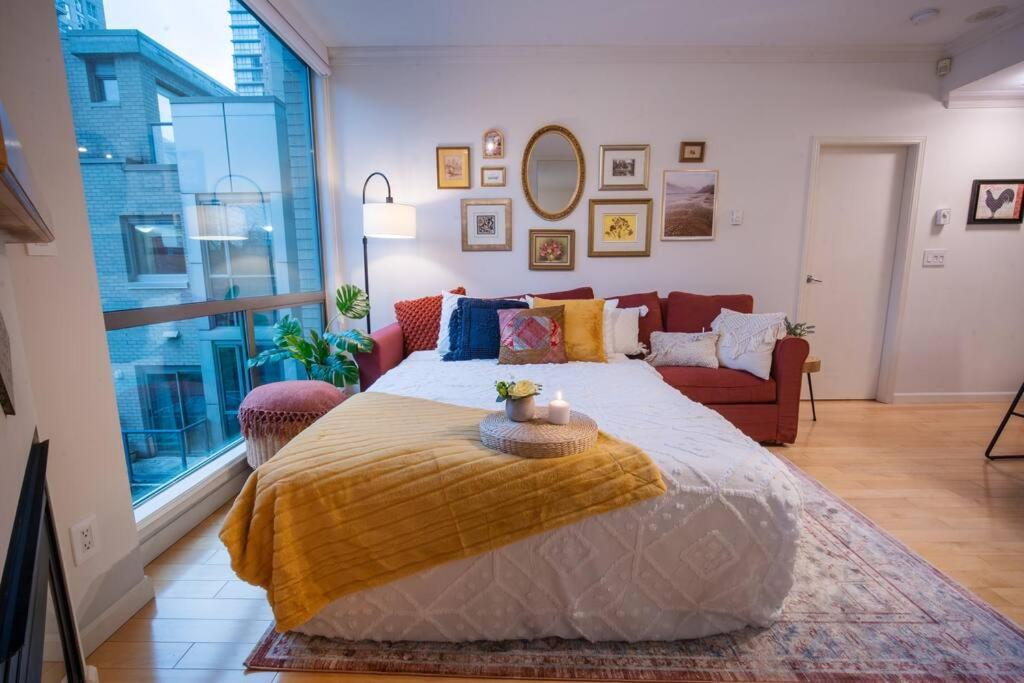 Heart of Downtown King Suite/Parkng/Pool/Gym/Sauna
