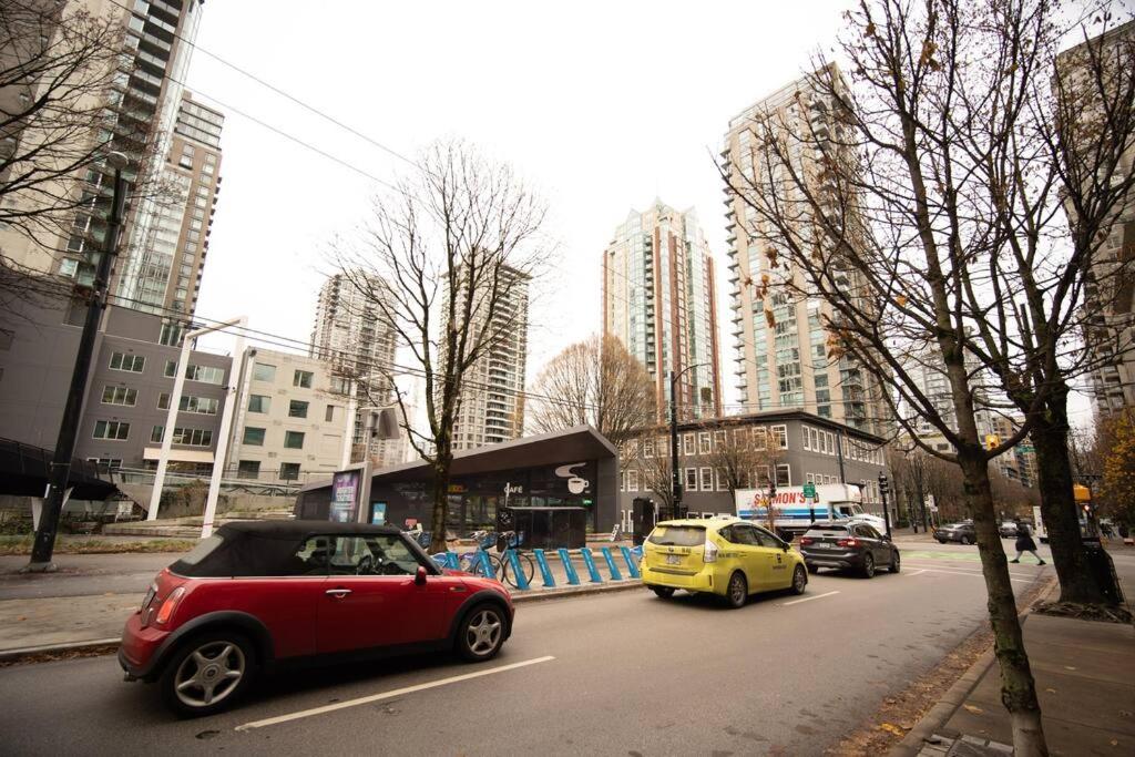 Heart of Downtown King Suite/Parkng/Pool/Gym/Sauna