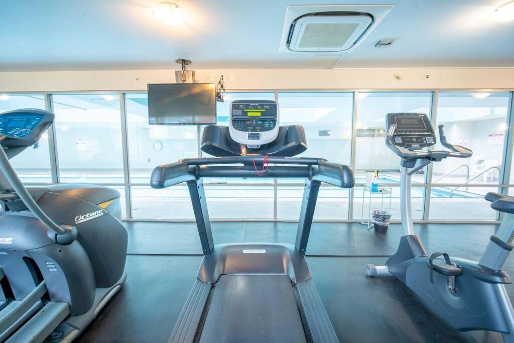 Heart of Downtown King Suite/Parkng/Pool/Gym/Sauna