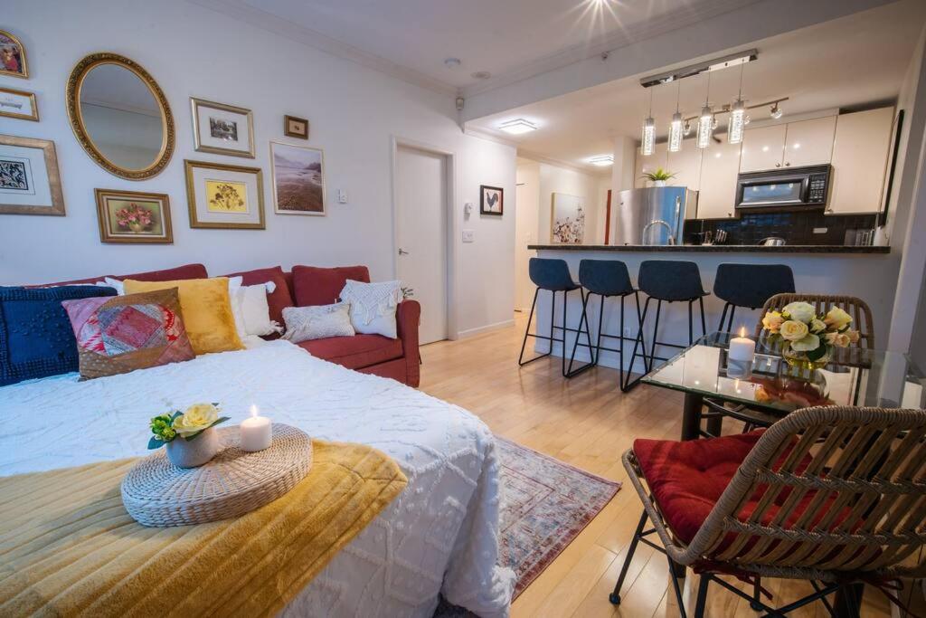Heart of Downtown King Suite/Parkng/Pool/Gym/Sauna