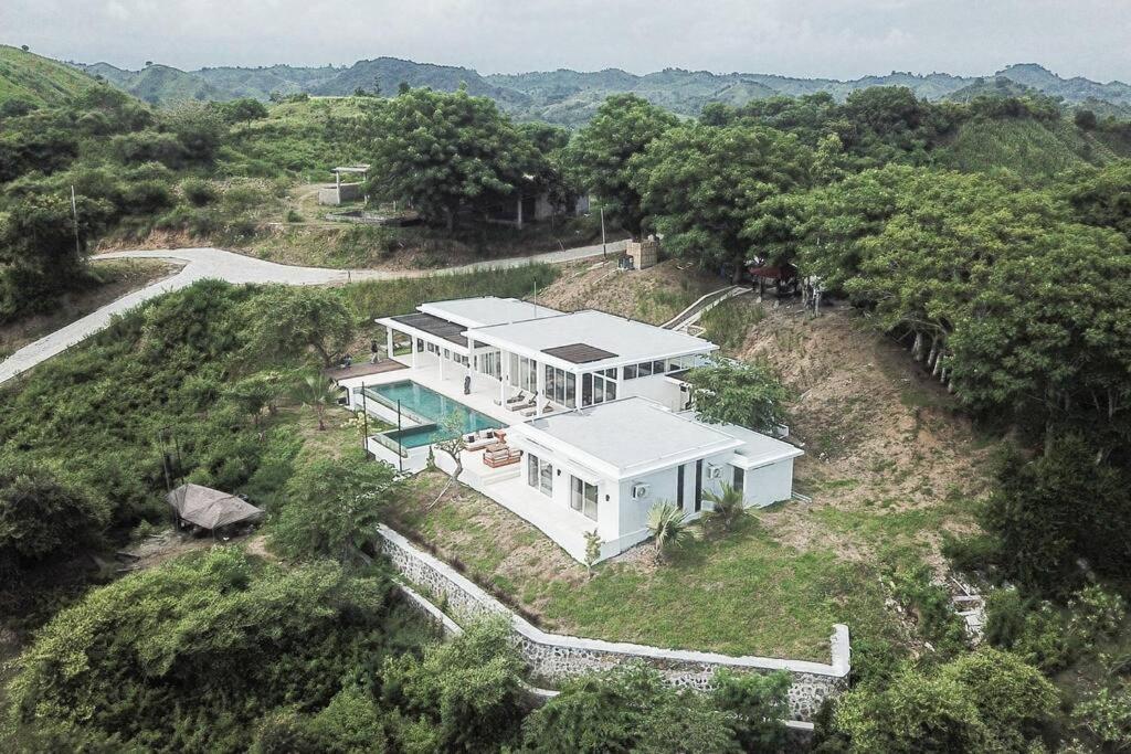 Luxury Villa Ocean View Sunset View Mandalika Circuit View view 3