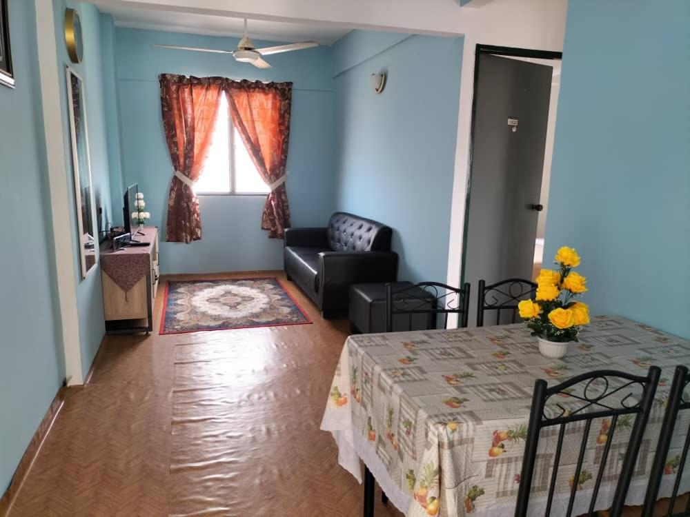 KHAIRUL HOMESTAY PANGSAPURI SUTERA SEBERANG JAYA