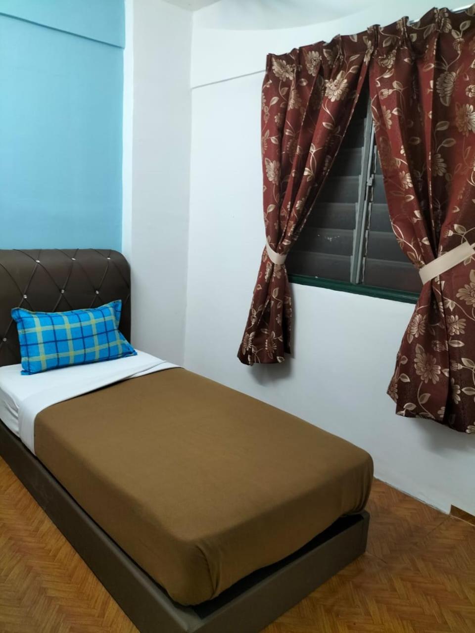KHAIRUL HOMESTAY PANGSAPURI SUTERA SEBERANG JAYA