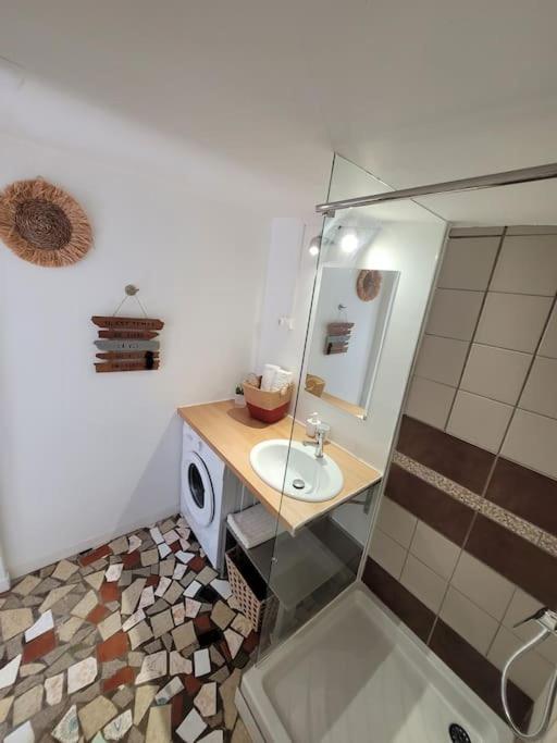 Ti Jacques Beau Studio Hypercentre St Denis view 2