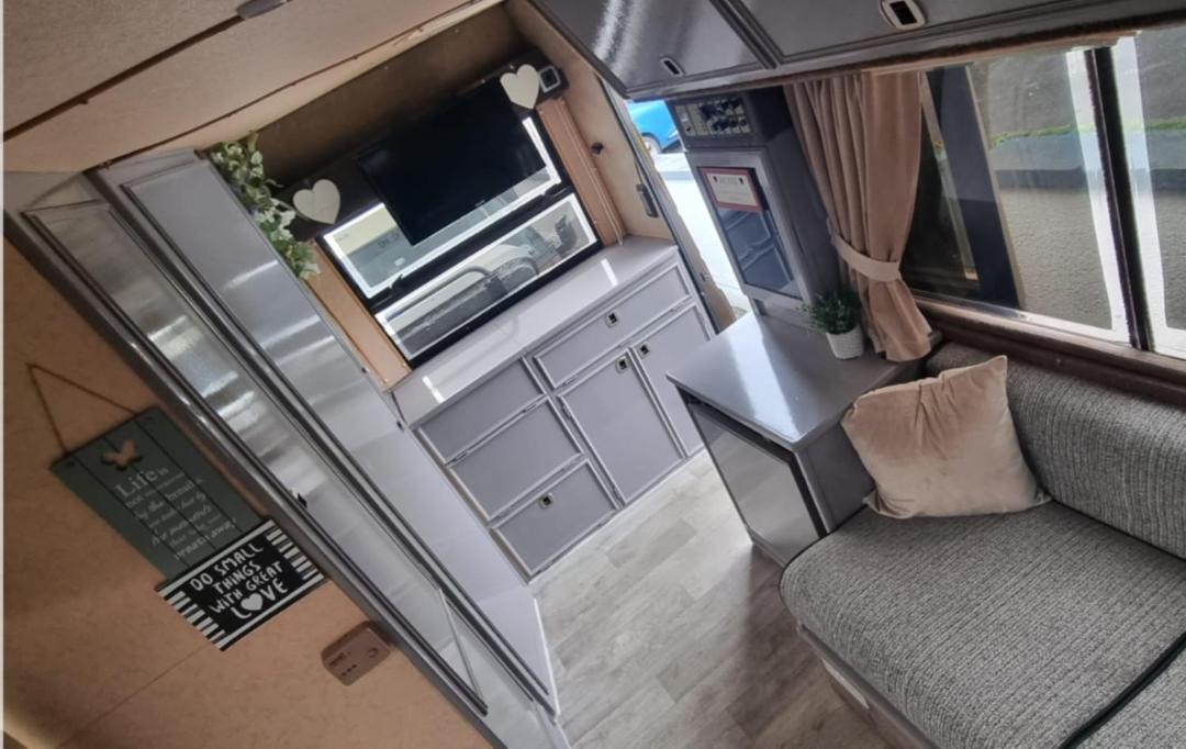 RETRO CAMPER HIRE LTD Campervan Hire Company