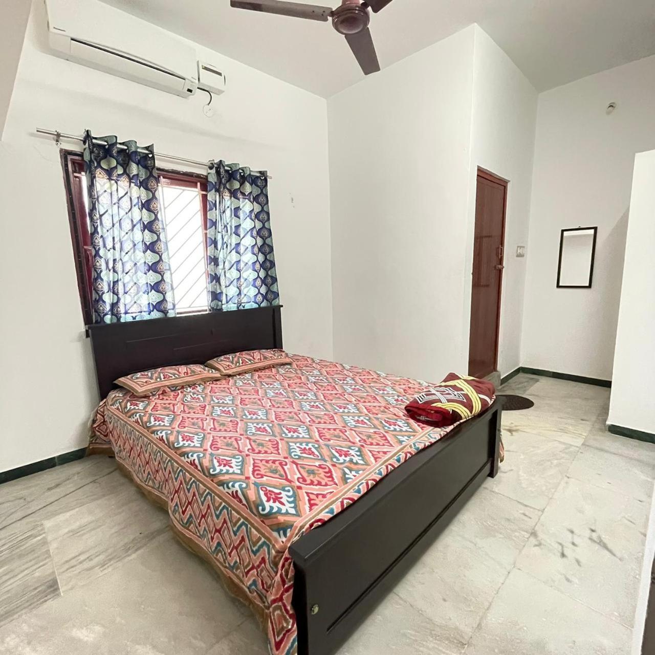 WHITE HOUSE - 3BHK Elegant Apartment view 2
