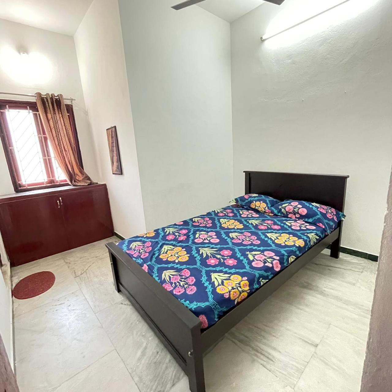 WHITE HOUSE - 3BHK Elegant Apartment view 3