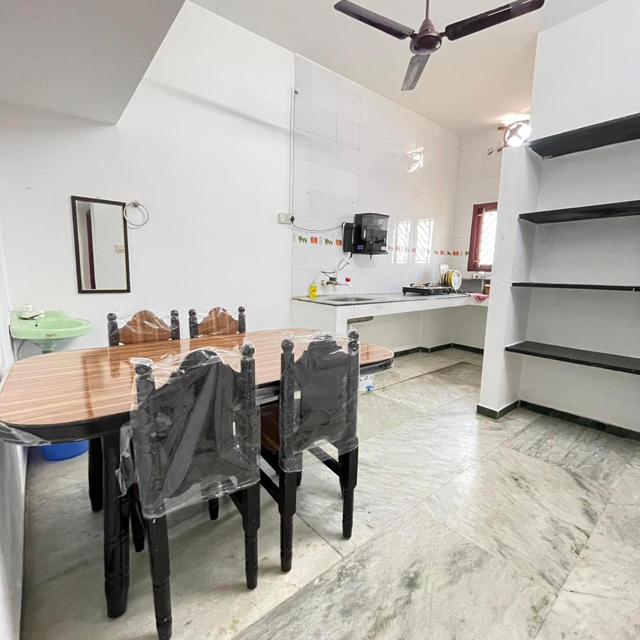 WHITE HOUSE - 3BHK Elegant Apartment view 5