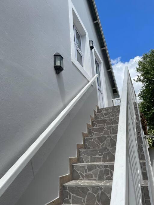 Quaint Gowrie Village Apartment