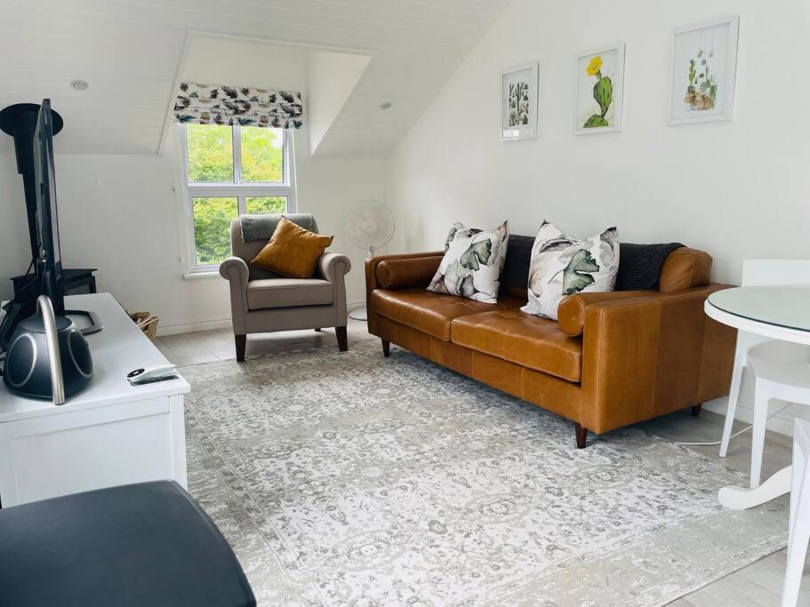 Quaint Gowrie Village Apartment